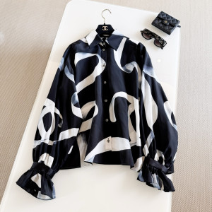 CHANEL 그라피티 실크 셔츠